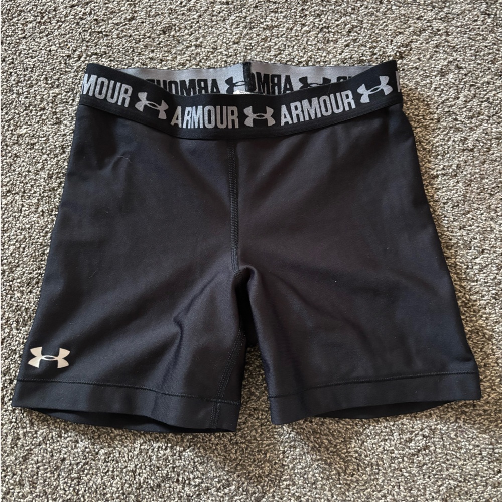 Under armor spandex shorts 🖤